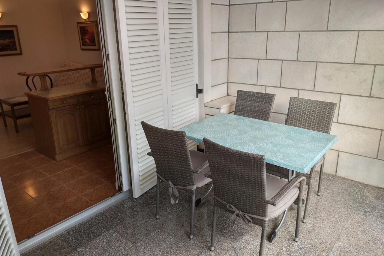 Sun Apartment *